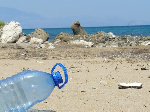 plastic-bottle-606881_640