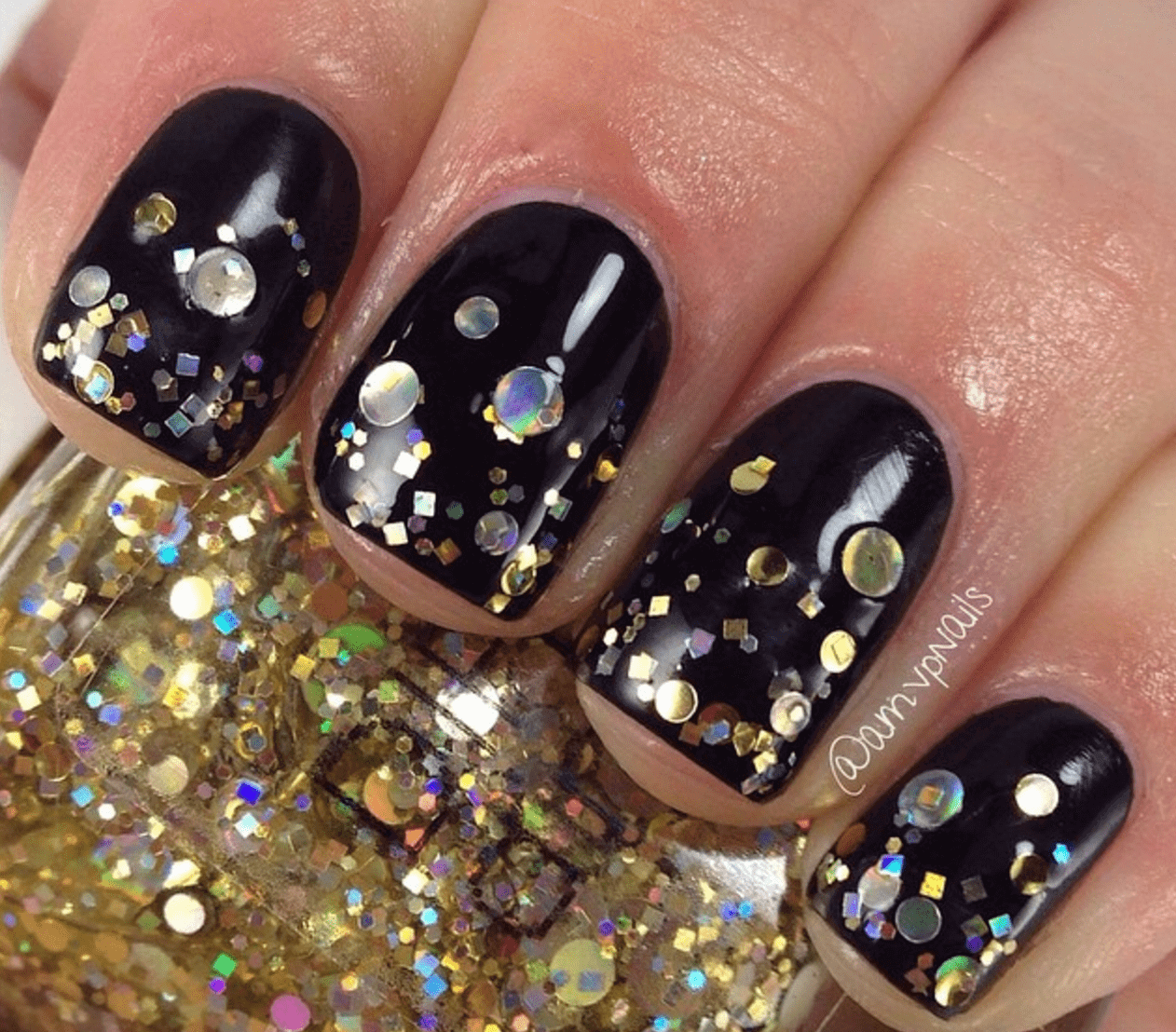 9 Fabulous New Year's Eve Manicures