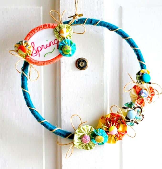 Spring-Yarn-Embroidery-Hoop-Wreath-The-Silly-Pearl