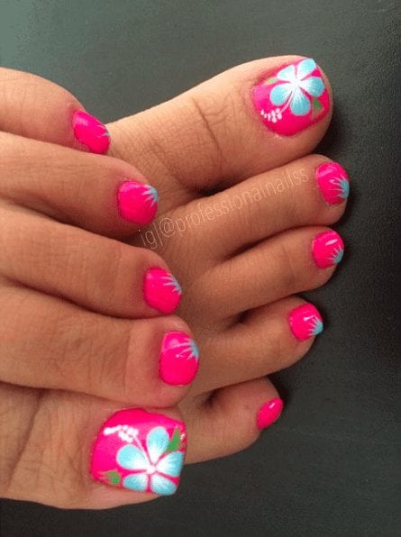 3 Pretty Beach Pedicure Designs To Do At Home - First For Women