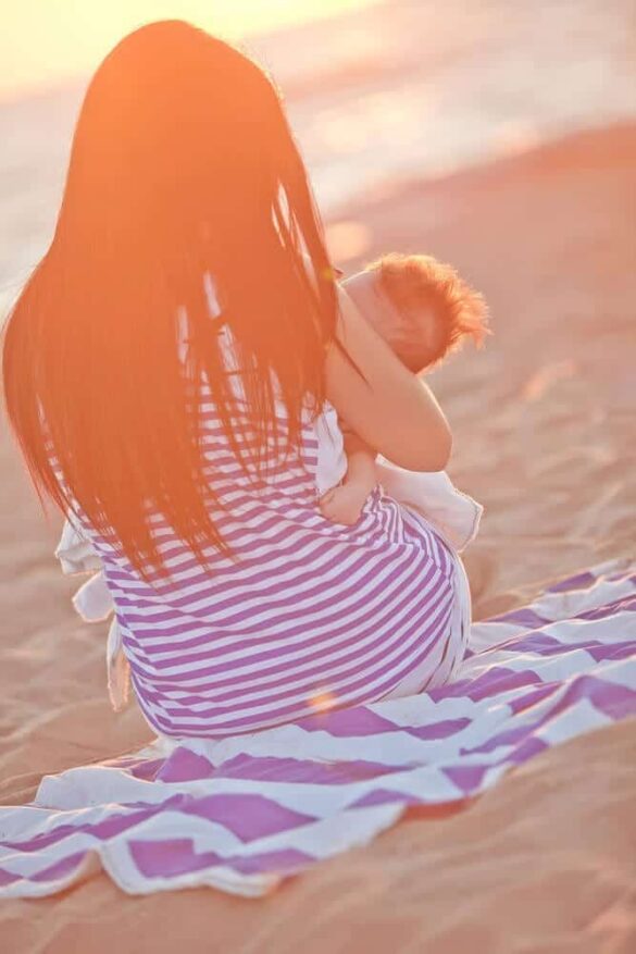 10 Tips To Stay Cool While Breastfeeding This Summer
