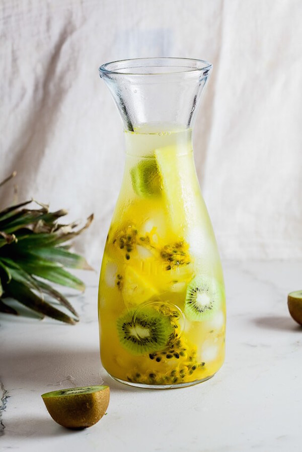 pineapple-kiwi-and-passion-fruit-flavored-water