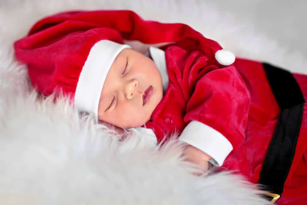 8 Adorable Photo Ideas For Baby's 1st Christmas
