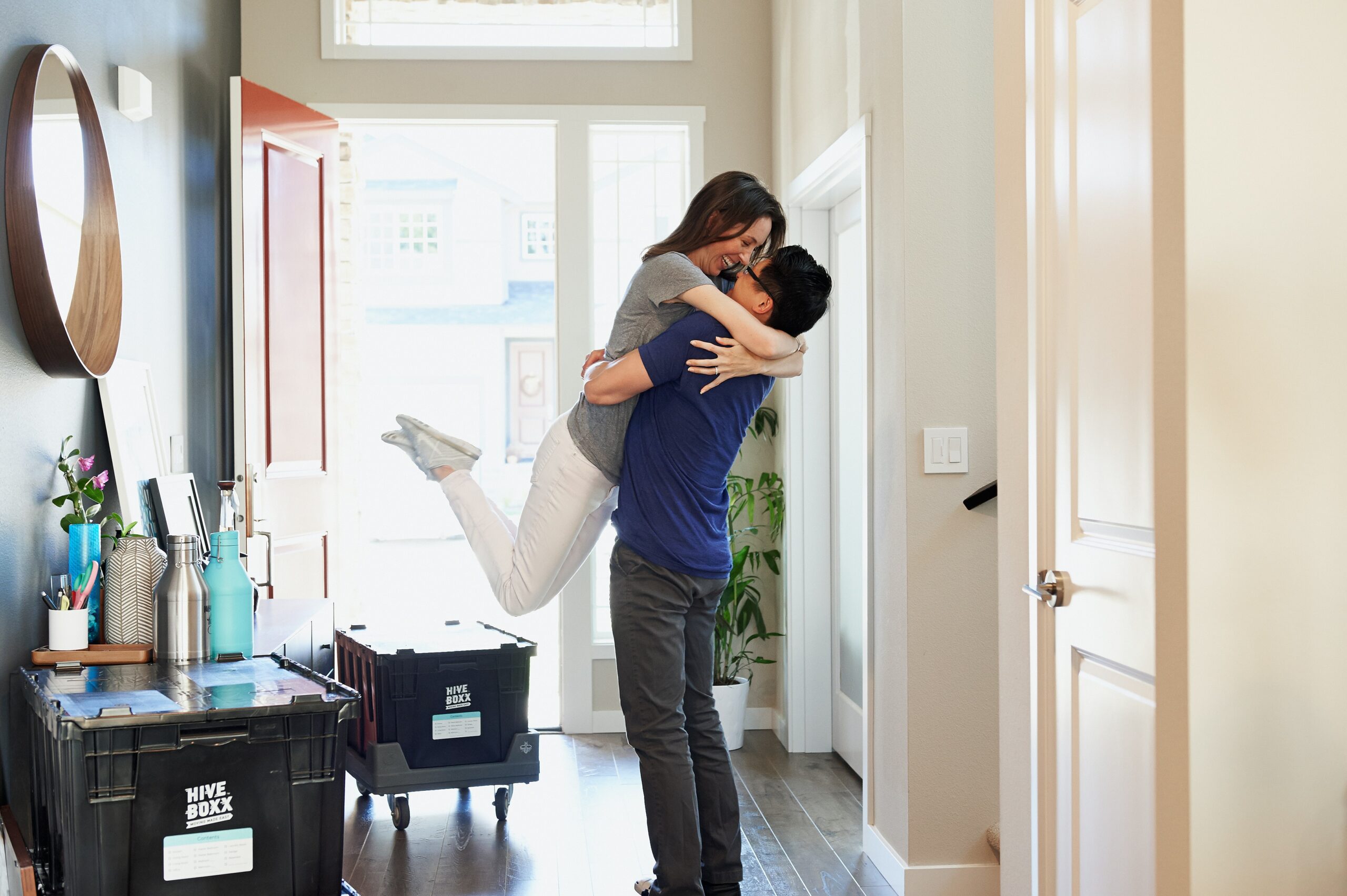 couple moving happy